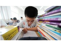 建议高三生父母：要早留意2012年高校招生信息