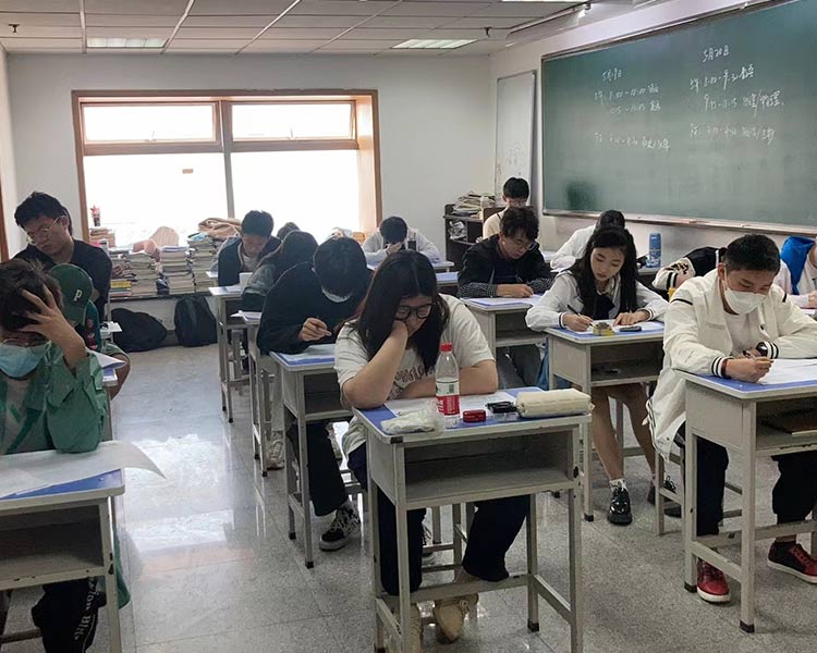 山西自强文化浅析，太原高三全托生怎样强化弱科？