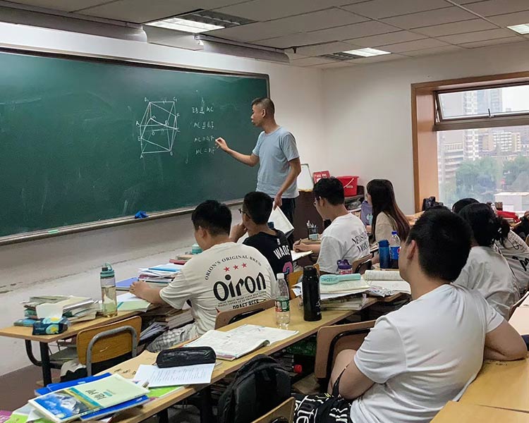 自强文化培训总结艺考生在文化课学习中怎样更好的进行学习？